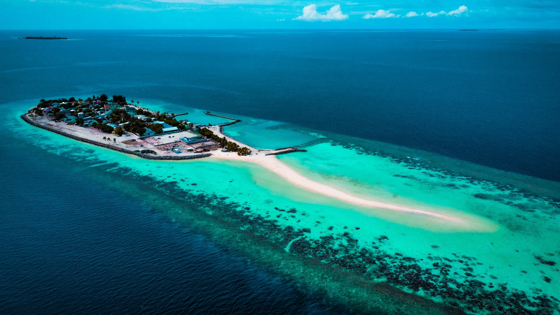 Kunburudhoo island and its sandbank from the air